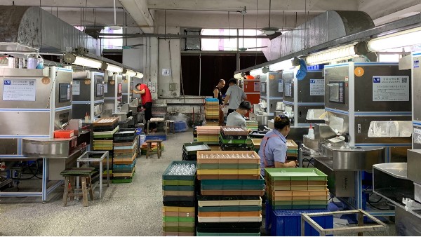 擁有全自動噴涂線的注塑模具廠家